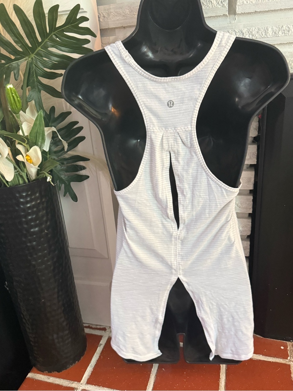 lululemon white racerback striped tank with back keyhole - Size S